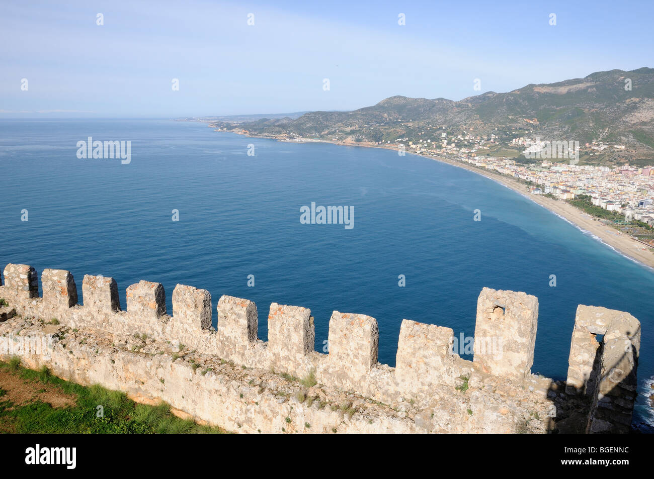Alanya con Cleopatra-Beach e Castello di Alanya, Turchia, Türkiye, Alanya, Mare Mediterraneo Foto Stock