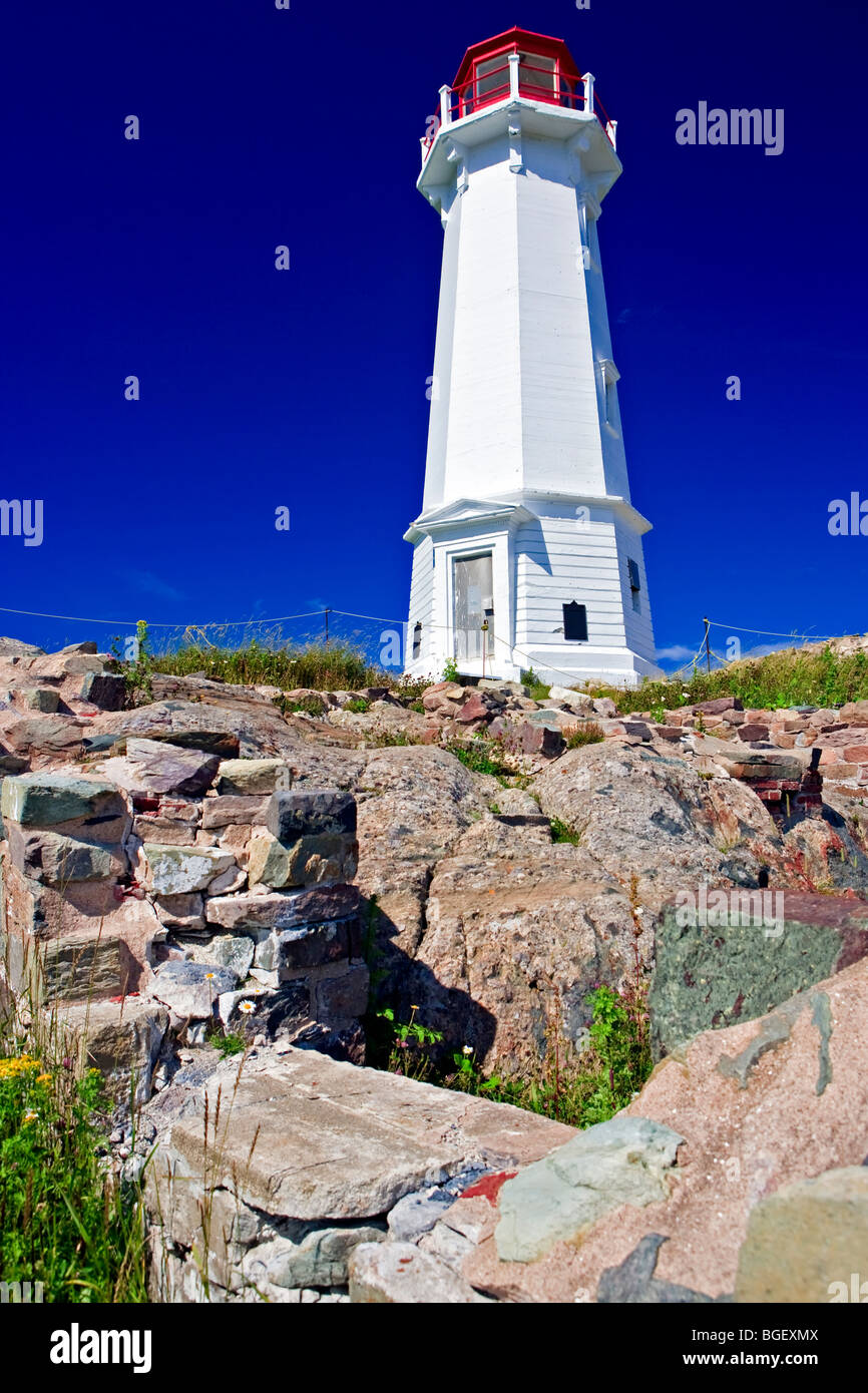 Luce Louisbourg all'entrata del porto di Louisbourg, Lighthouse Point, Louisbourg, Highway 22, Fleur de Lis Trail, Marcon Foto Stock