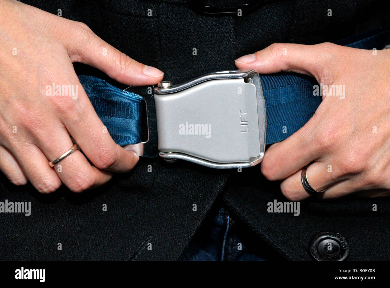 Cintura di sicurezza degli aeromobili, 'close up' di cintura di sicurezza in aereo Foto Stock