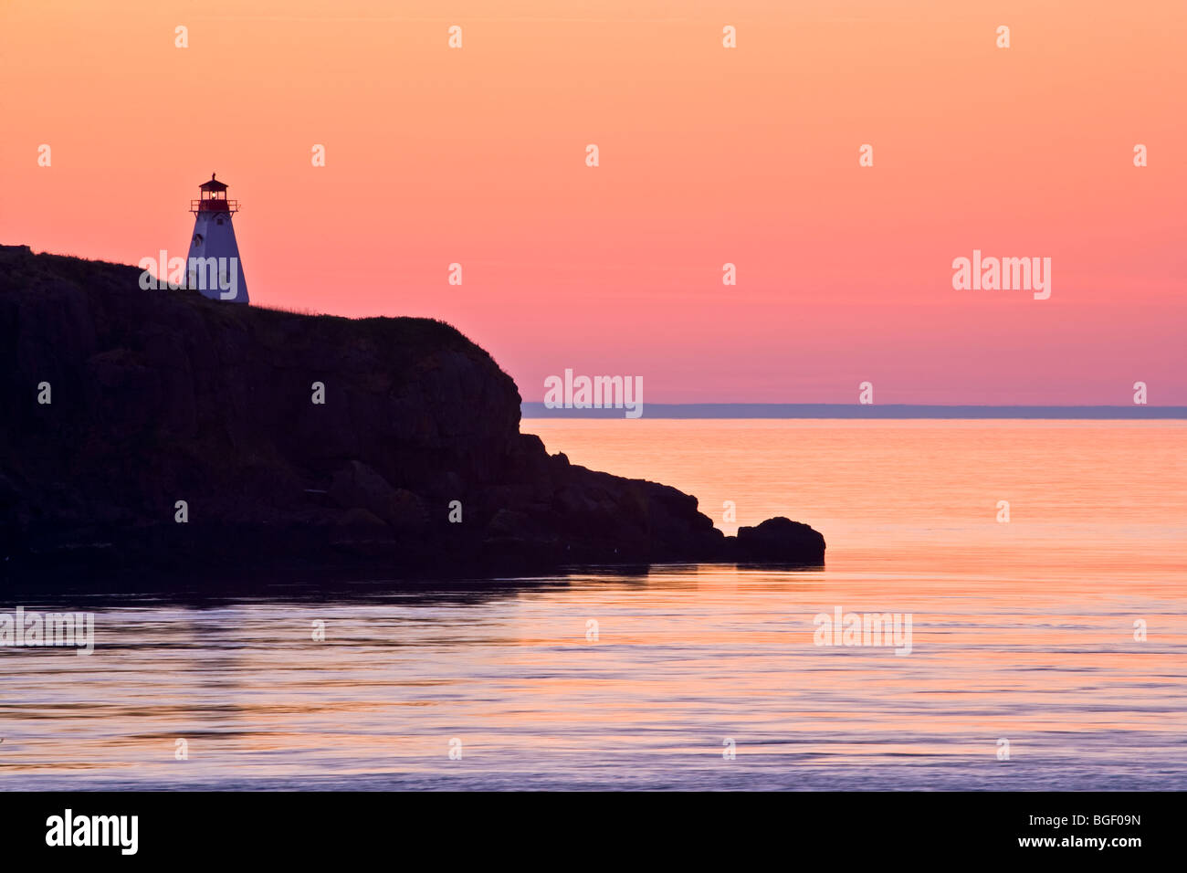 Il tramonto di cinghiale Ligthhouse testa a Long Island, visto da tutta la Petite passaggio tra Digby collo e Long Island, la baia di Fu Foto Stock