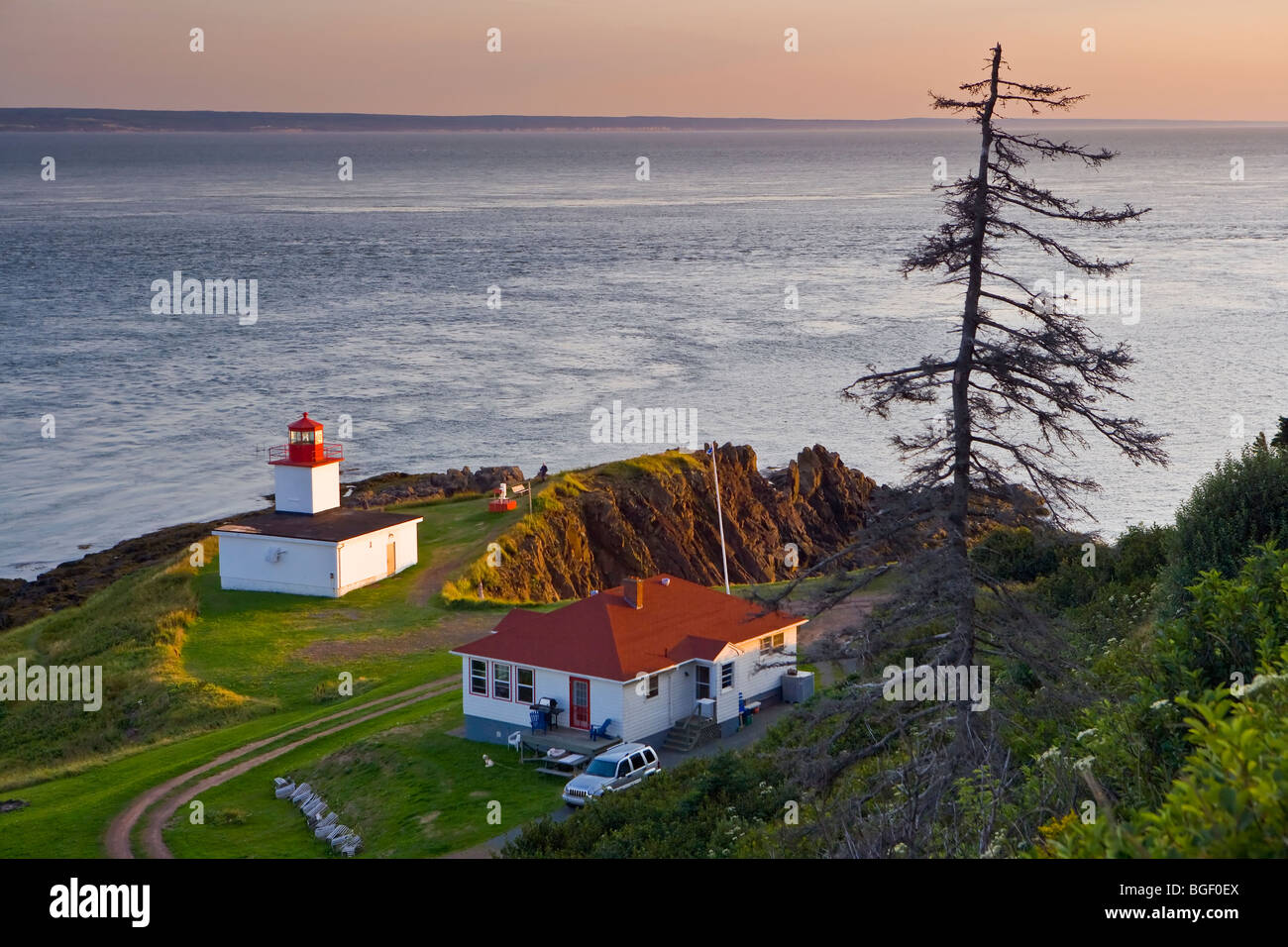 Capo d'o faro al tramonto, Capo d'Or, Cape Chignecto, Baia di Fundy, Fundy Shore Ecotour, Glooscap Trail, Highway 209, Minas Foto Stock