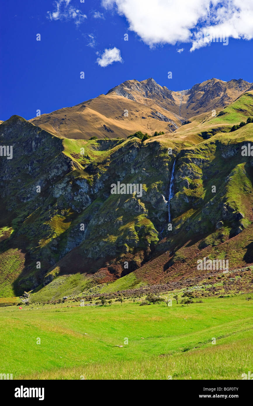 Cascata, Treble Cone di Central Otago, South Island, in Nuova Zelanda. Foto Stock