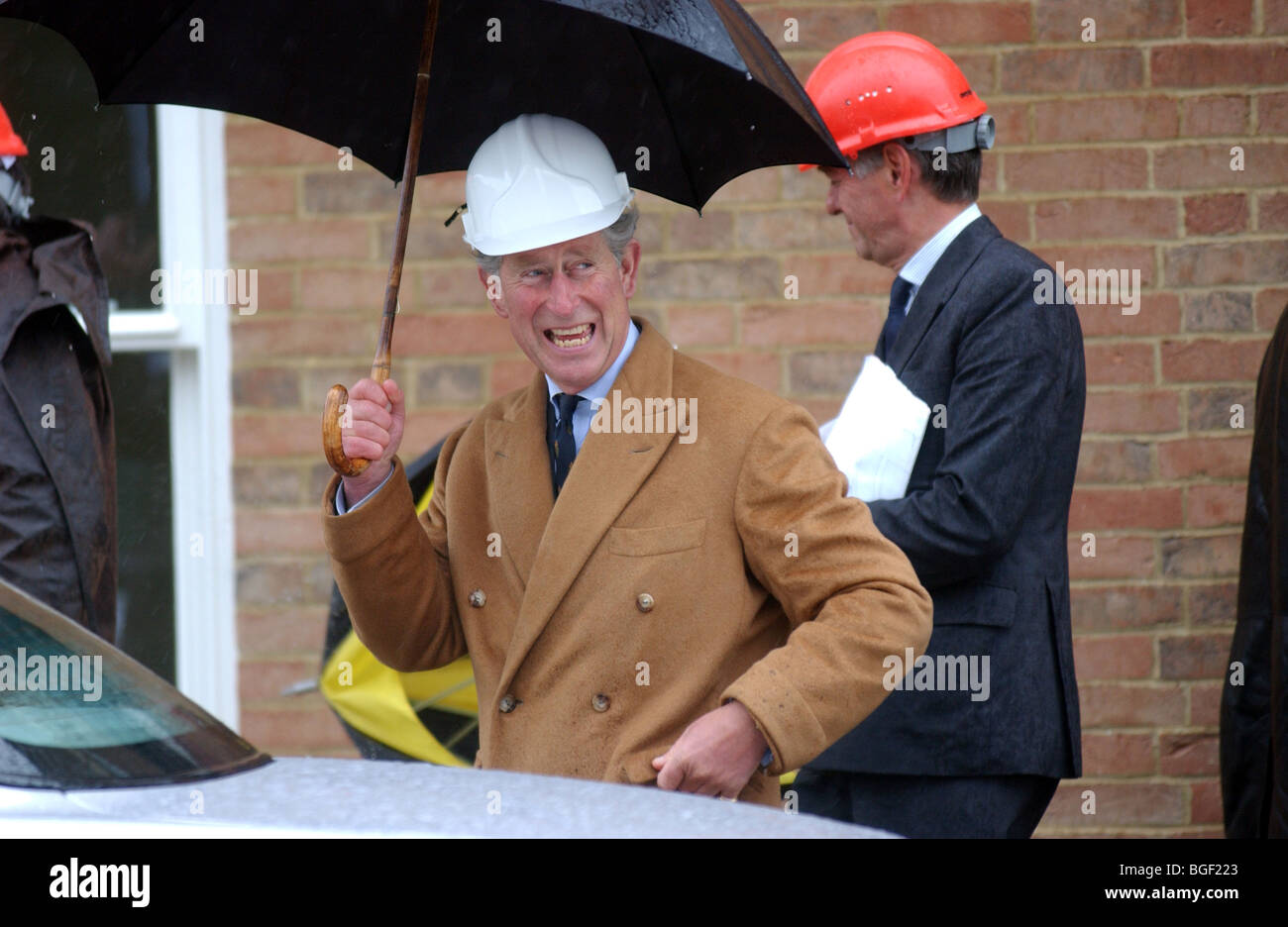 Il principe Charles, S.A.R. il Principe Carlo indossando un hardhat Foto Stock