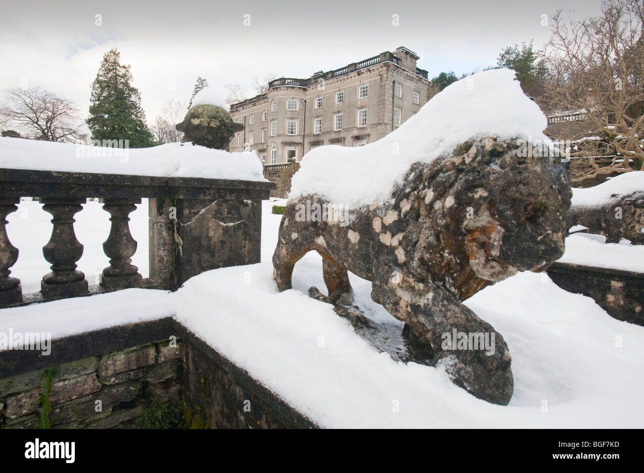 Rydal Hall e giardini nella neve VICINO A,mbleside, Lake District, UK. Foto Stock