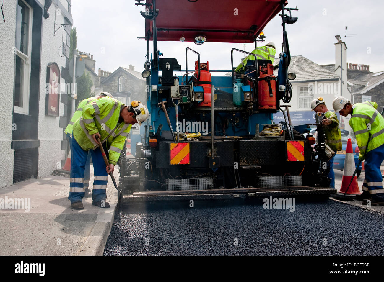 Asfalto asfalto resurfacing in Windermere alla fine della città di progetto di miglioramento Foto Stock