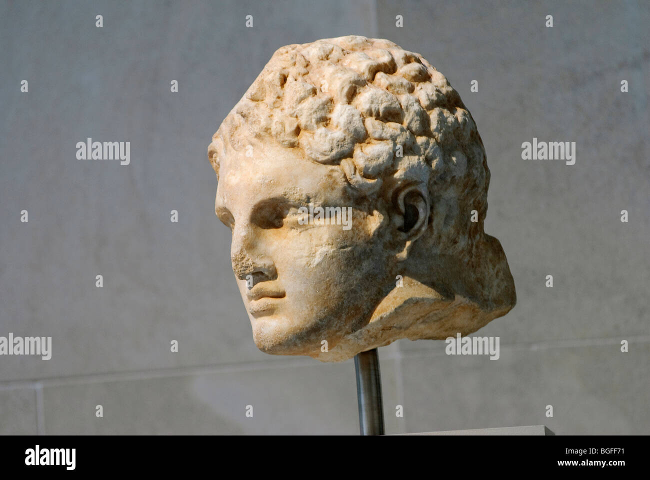 Metropolitan Museum of Art di testa in marmo di una gioventù da un rilievo, greco, fine del IV secolo A.C. Foto Stock