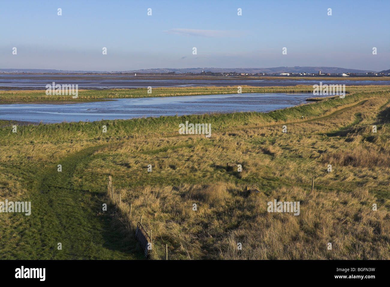 Vista di inondati di marea in laguna Steart, Somerset nel gennaio del. Foto Stock