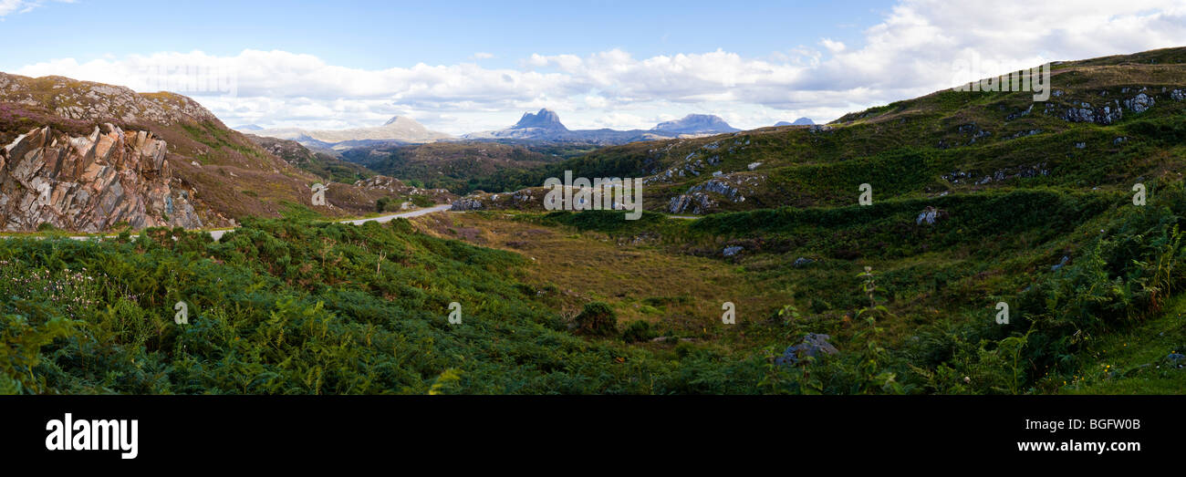 Una vista panoramica guardando a sud-est da Clashnessie, Highland, Scozia verso Canisp, Suilven e cal Mor Foto Stock