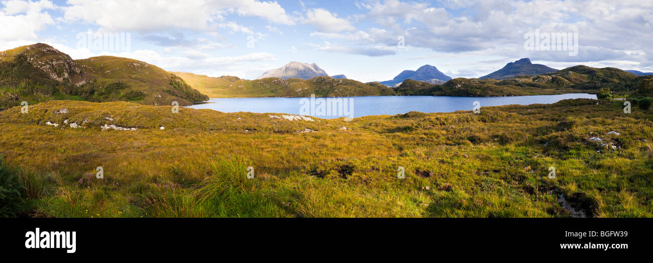 Una vista panoramica di Loch Sionascaig, a sud di Lochinver, Highland, Scozia Foto Stock
