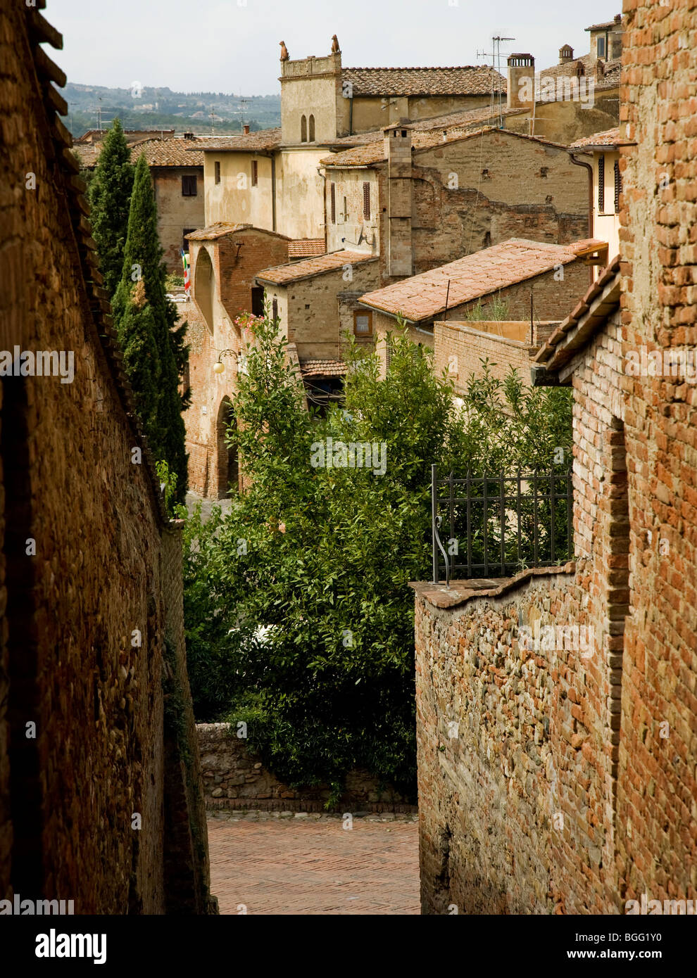 Scena in una zona isolata e tranquilla della collina Senese di San Gimignano in Toscana Foto Stock