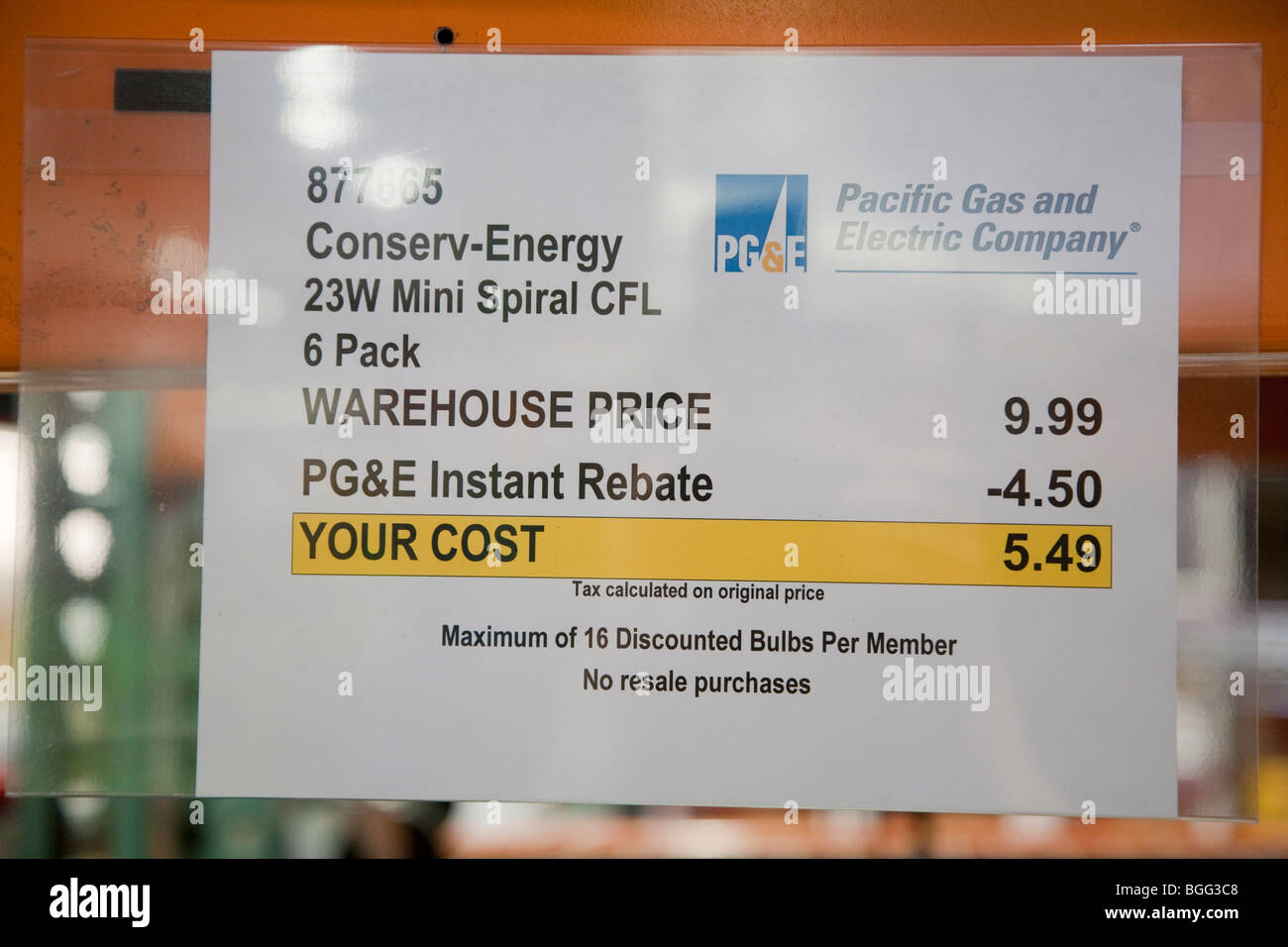 Close up di segno da Pacific Gas and Electric Company (PG&E) che fornisce uno sconto immediato su Energy Star LED nominale light set Foto Stock