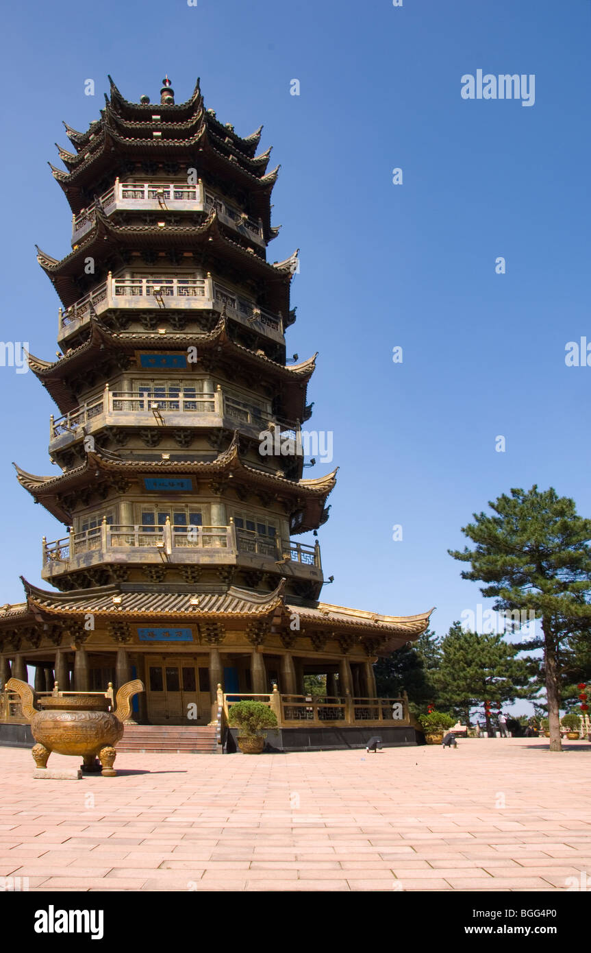 Il Pagoda Wanfo,( o 10.000 Pagoda del Buddha) di bronzo. a Jiuhua Shan. Provincia di Anhui, Cina. Foto Stock