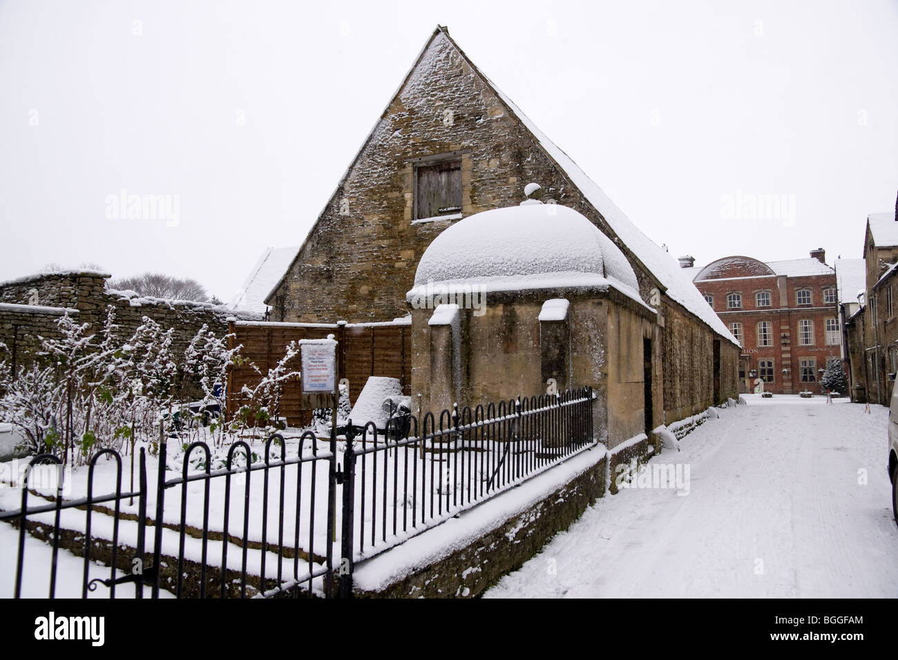 Il blocco nella neve, Lacock Wiltshire Inghilterra UK Foto Stock