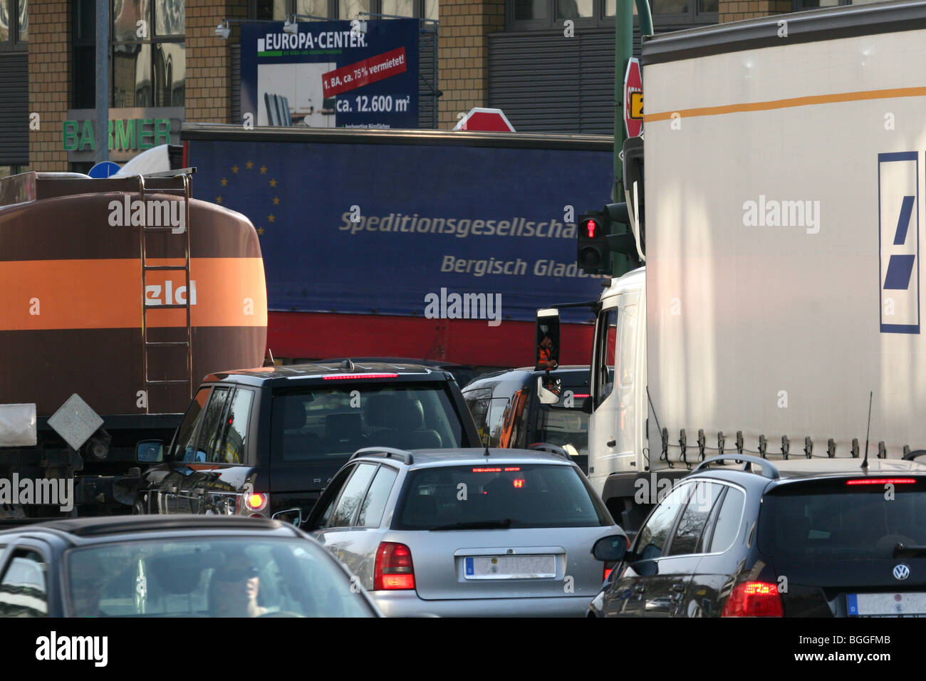 Il traffico nella città di Essen, Nord Reno-Westfalia, Germania. Foto Stock