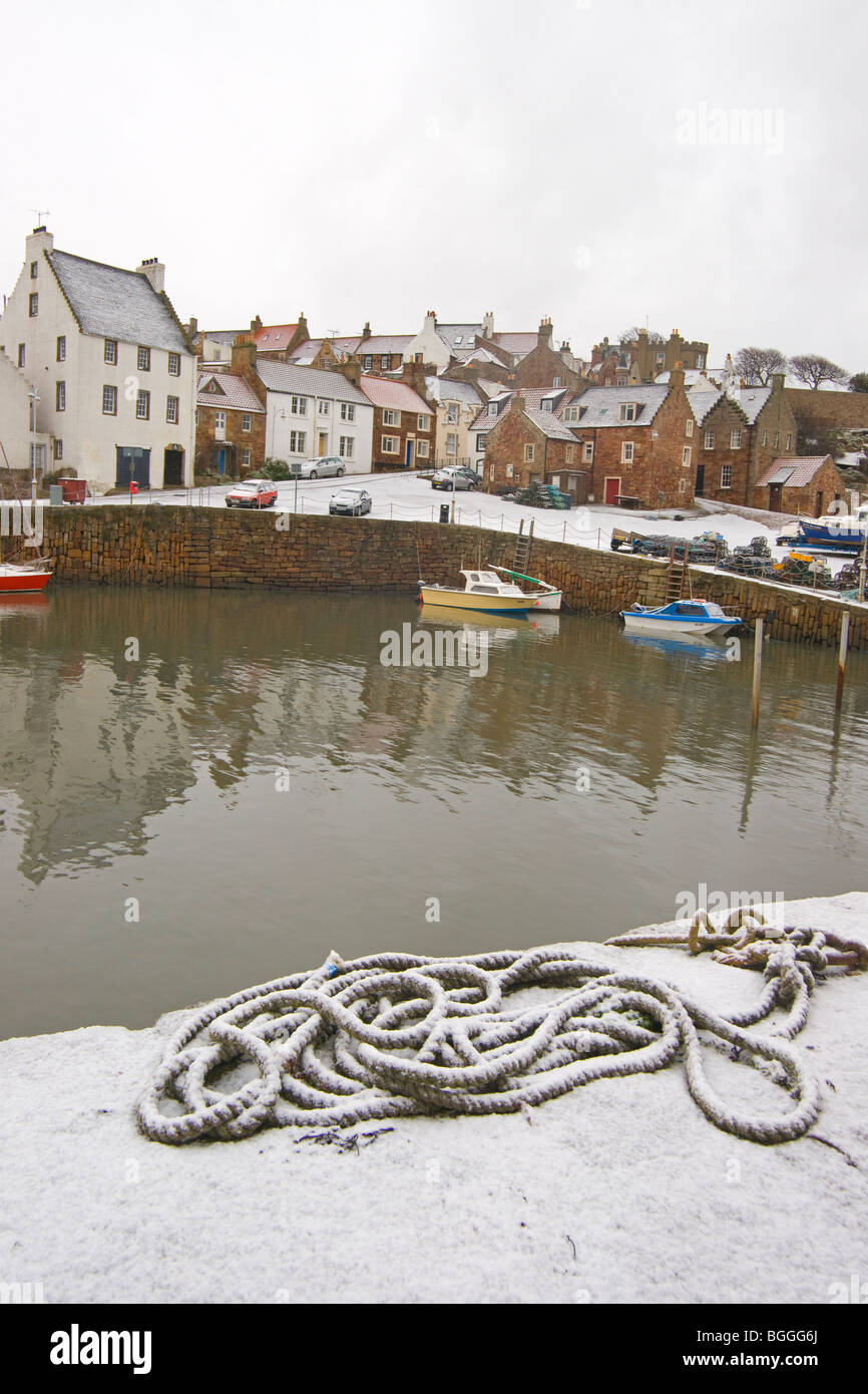 Crail Harbour a Snow. Neuk di Fife, Coastal PATH, Scozia, Regno Unito Foto Stock