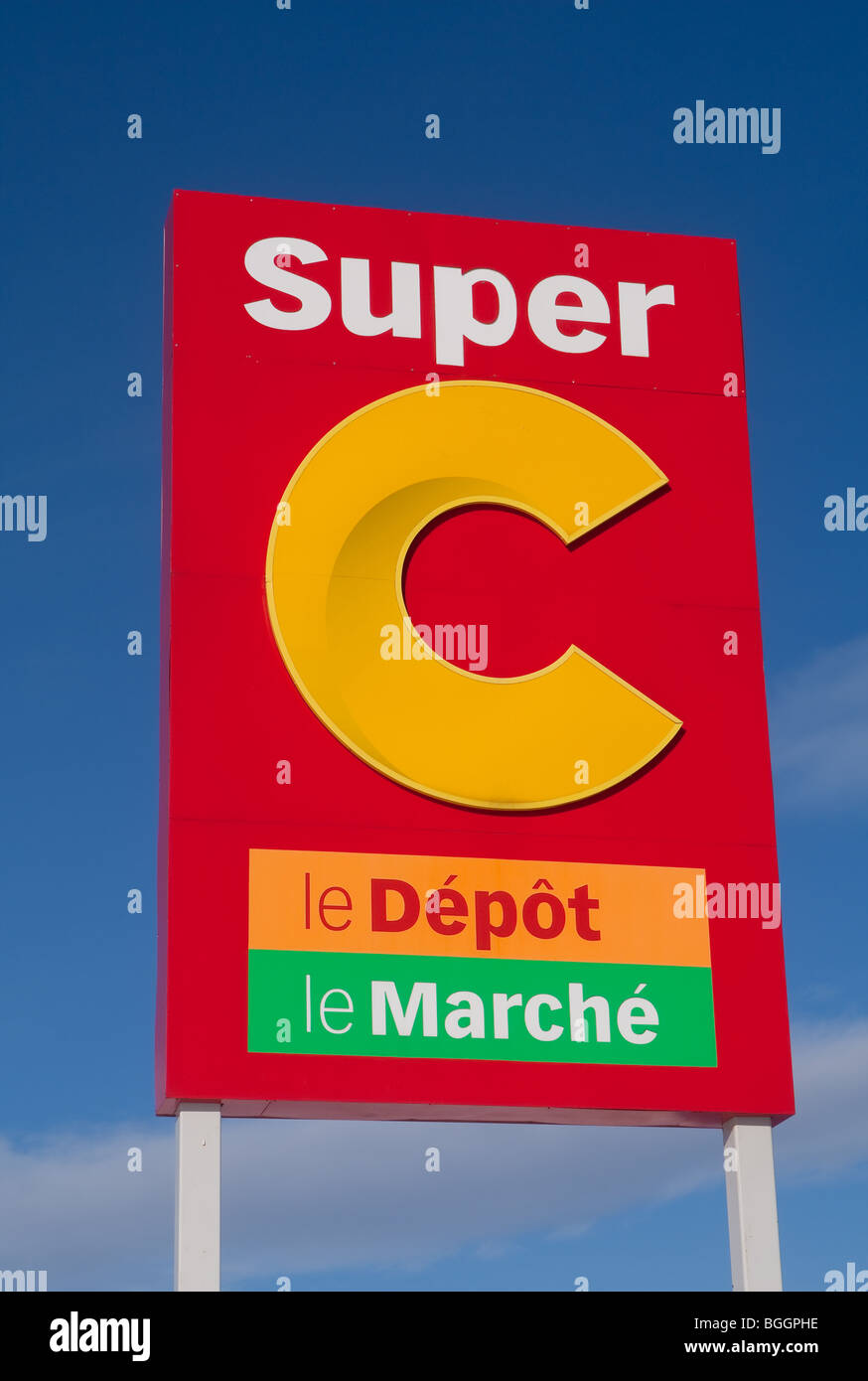 Super C logo è raffigurato su un segno Foto Stock