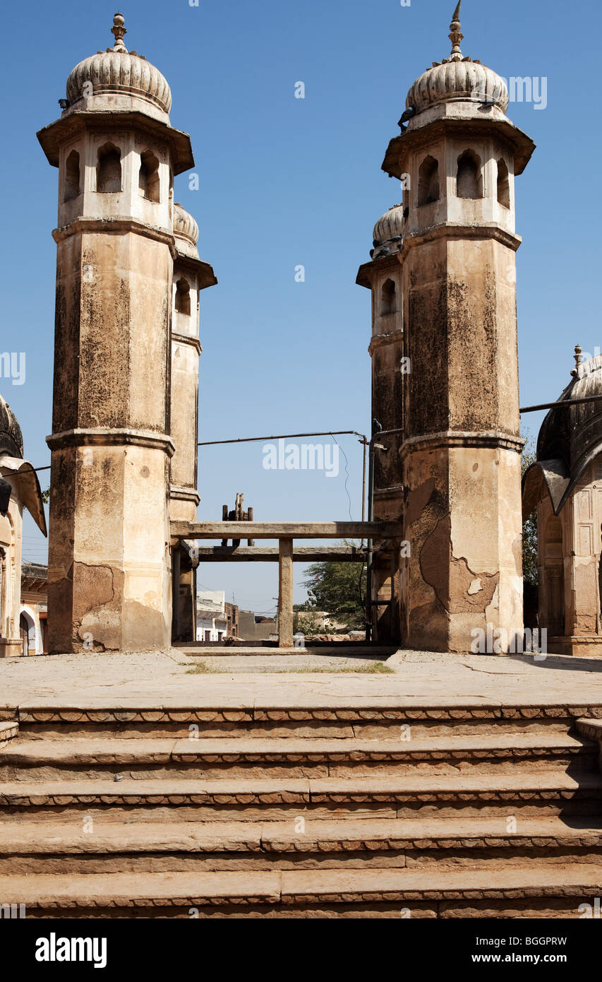 Antico Pozzo in città nawalgarh Rajasthan in India Foto Stock