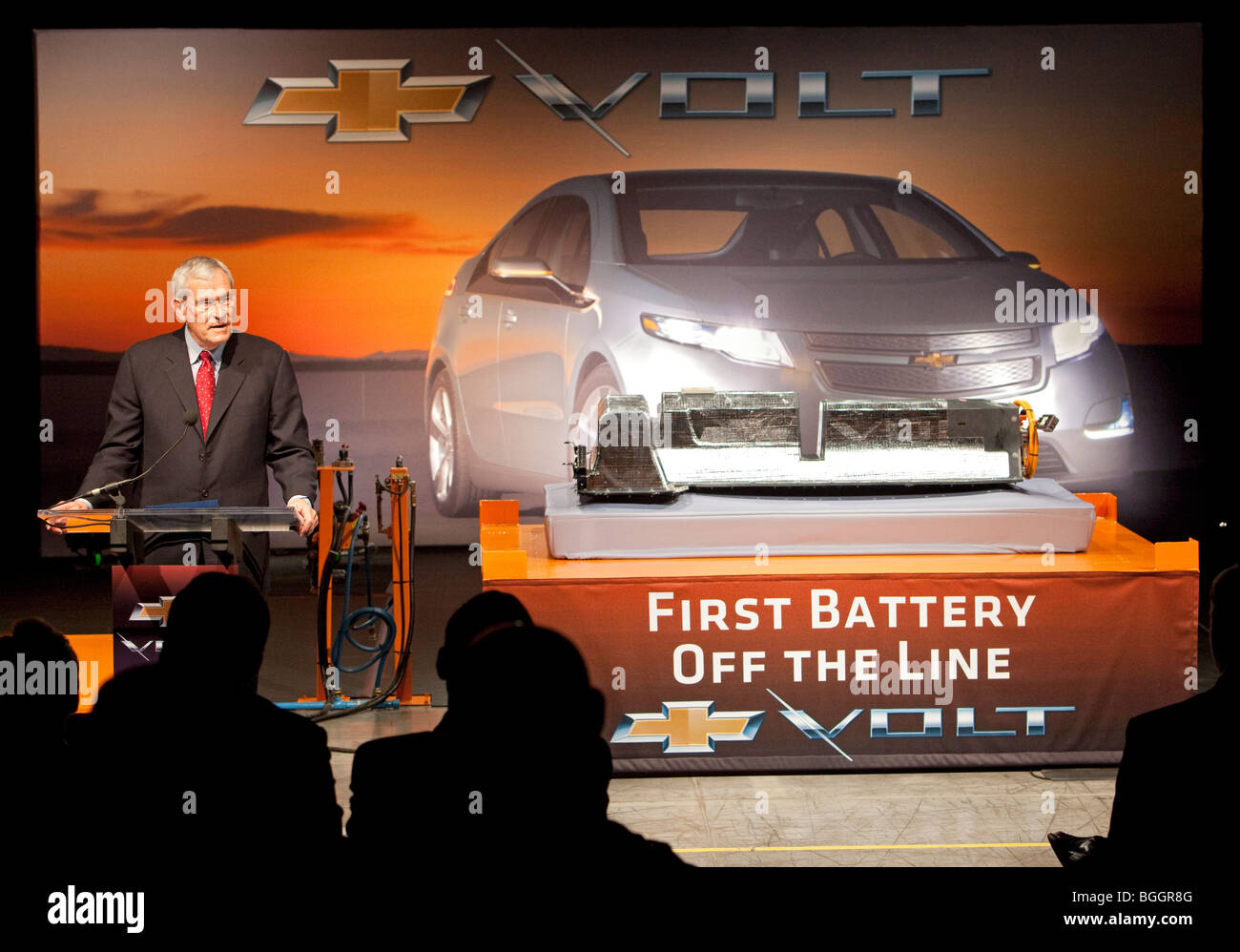 General Motors Presidente Ed Whitacre introduce la batteria agli ioni di litio per la Chevrolet Volt Foto Stock