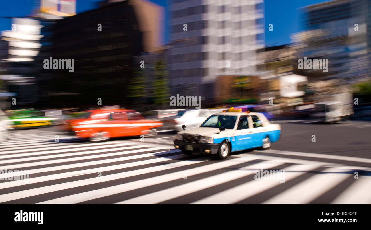 Il traffico su Harumi-Dori, Ginza, Tokyo, Giappone Foto Stock