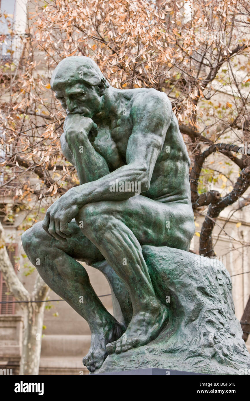 Il pensatore di Rodin scultura nelle strade di Barcellona Foto stock - Alamy
