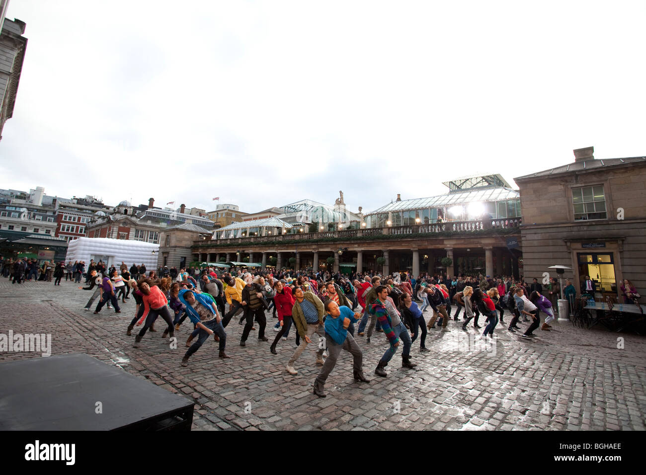Flashmob 'flash mob' flashmobbing 'flash mobbing' balli di gruppo Foto Stock