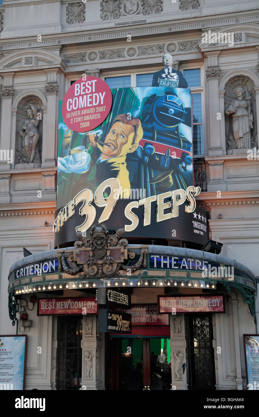 Pubblicità segno per 'Il 39 Steps' sopra la porta di ingresso al Criterion Theatre di Londra. Nov 2009 Foto Stock