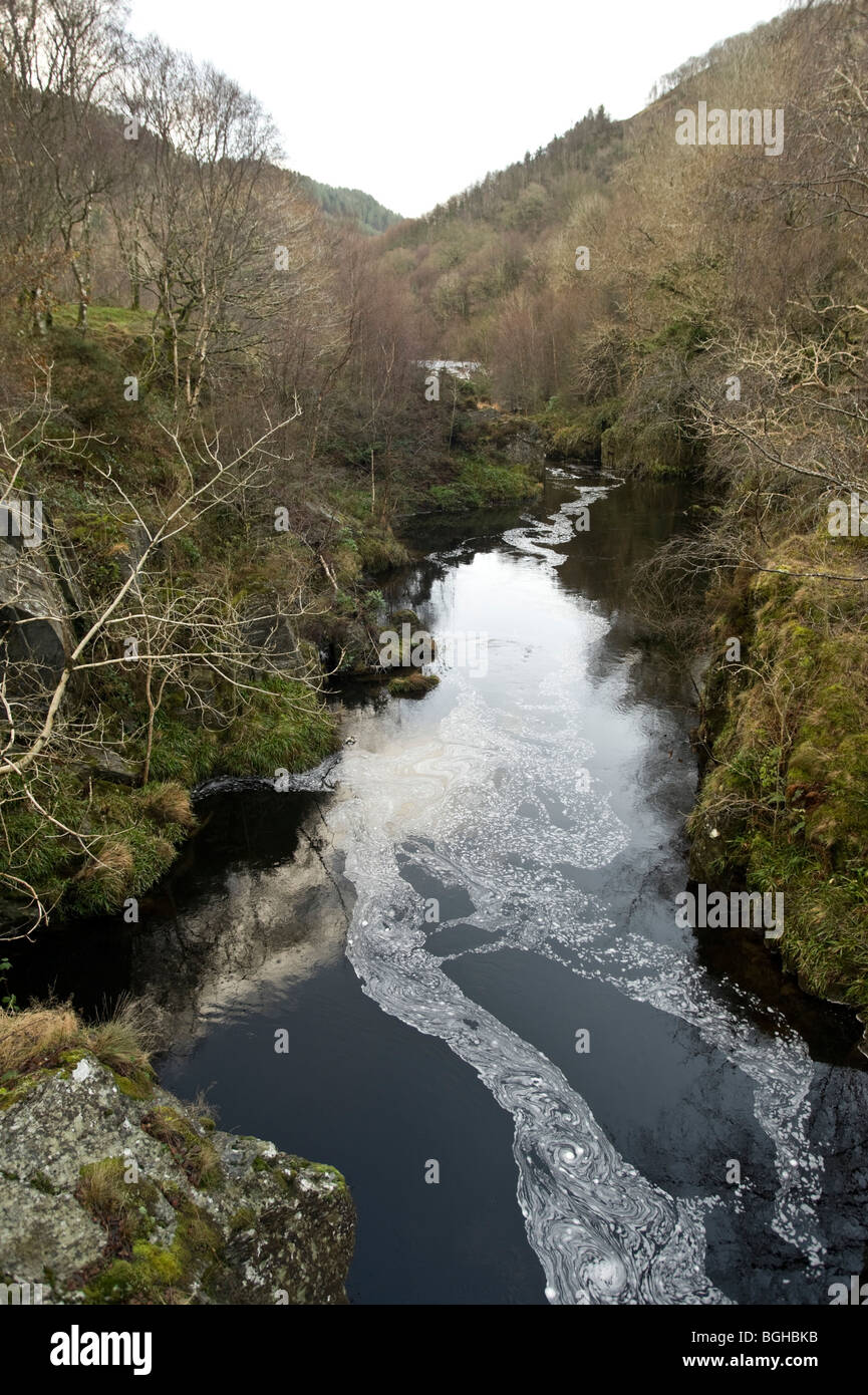 Fiume Rheidol guardando a monte di Cwm Rheidol Foto Stock