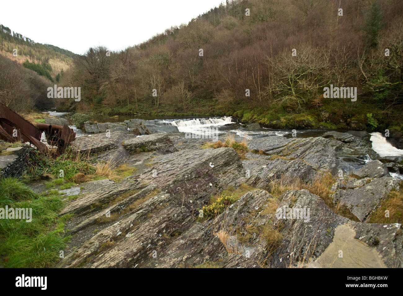 Fiume Rheidol presso il sito di Cwmrheidol abbandonata miniera di piombo Foto Stock