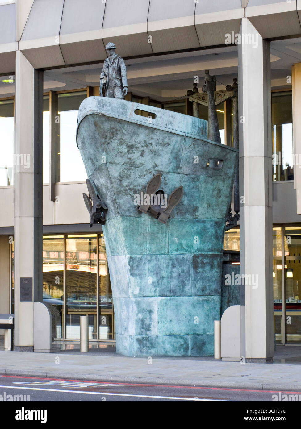 La scultura presso la sede centrale di Londra dell'Organizzazione marittima internazionale Albert Embankment Foto Stock