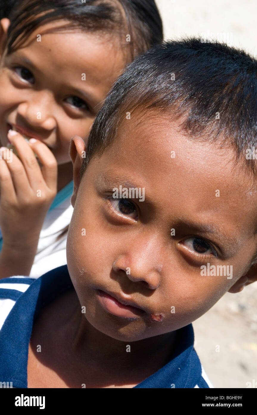 Due ragazzi, Nusa Lembongan, Bali, Indonesia Foto Stock