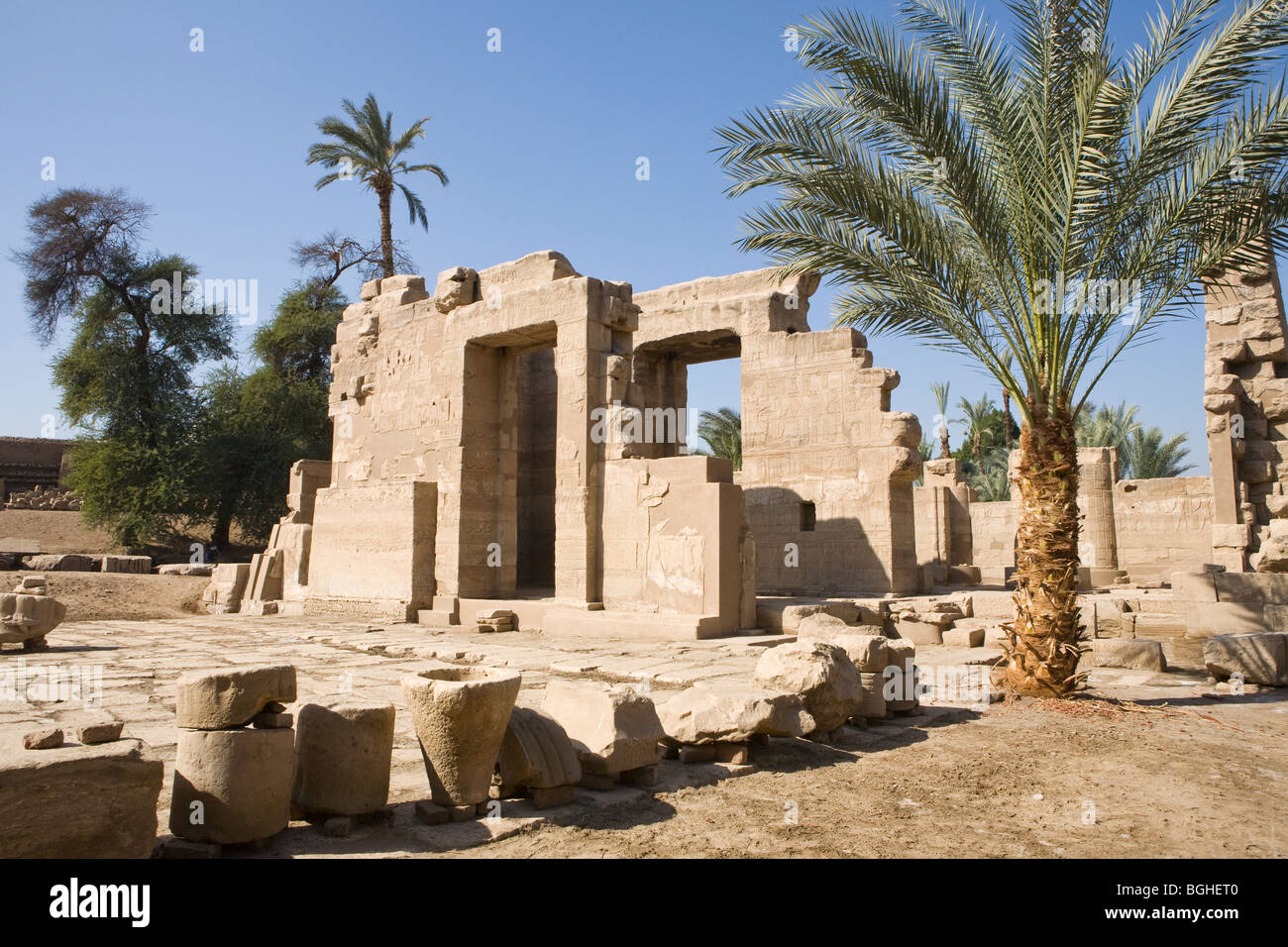 Tempio di Montu a Tod, Valle del Nilo, a sud di Luxor, Egitto Foto Stock