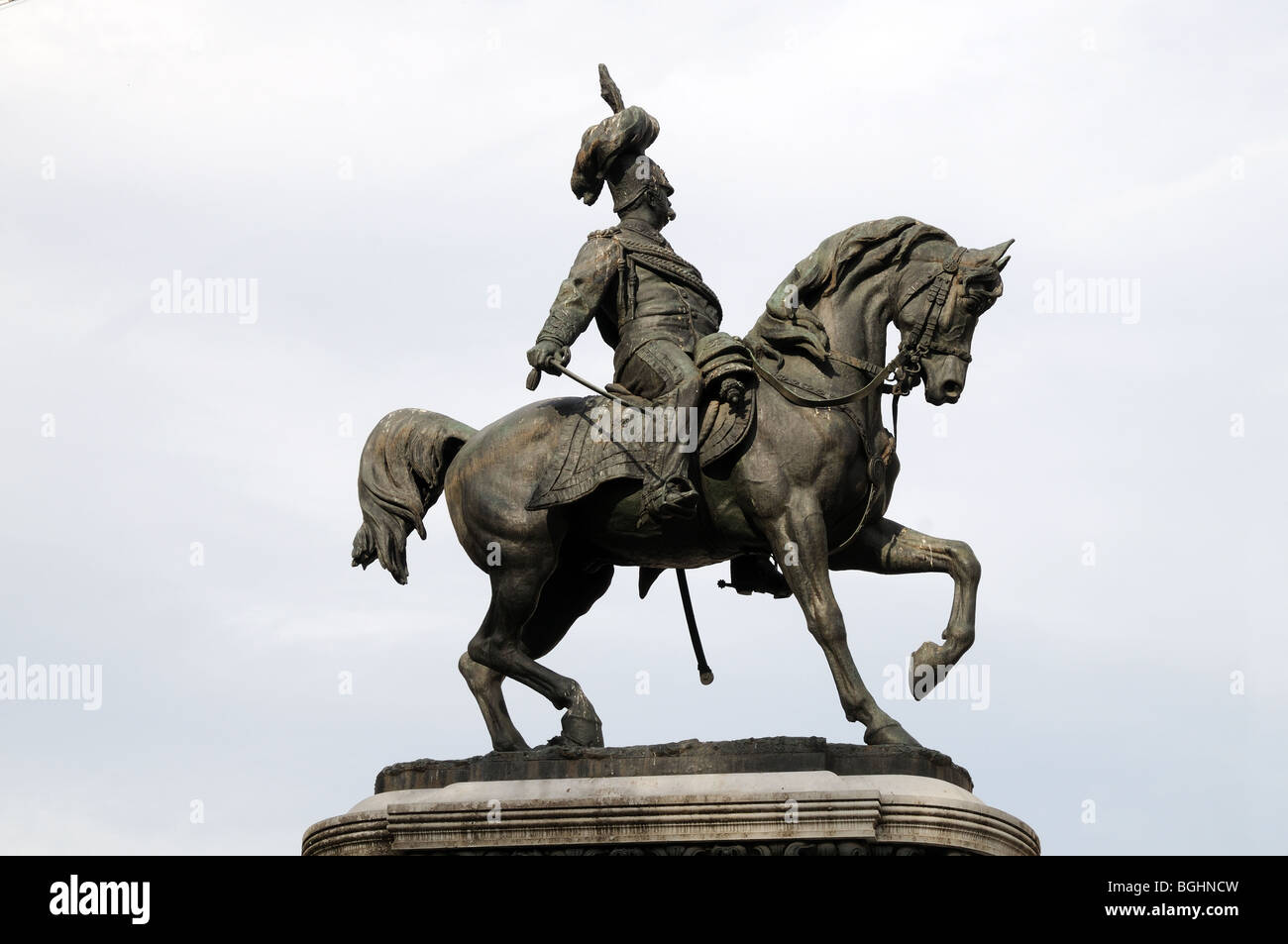 Statua equestre in bronzo di Umberto I di Savoia re d'Italia sul Corso Vittorio Asti Piemonte Italia Foto Stock