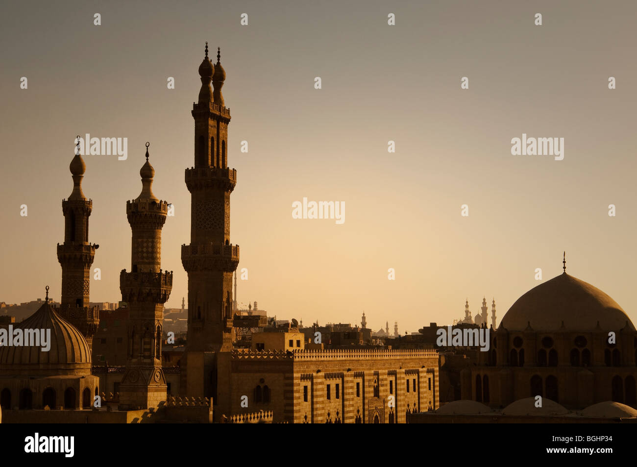 Moschee e minareti vicino Kahn al-Khalili al Cairo, in Egitto, Africa Foto Stock