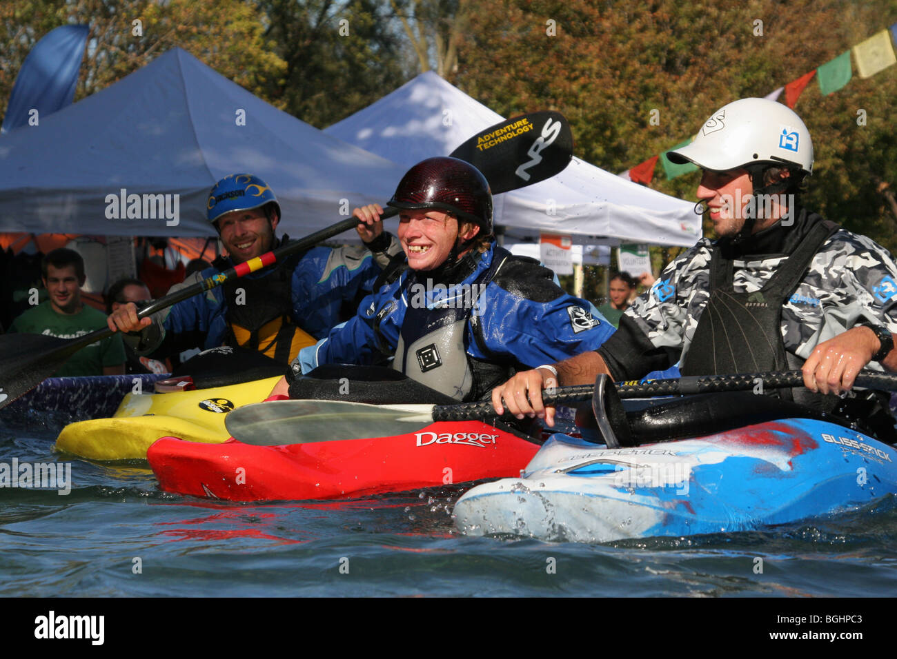 Professionisti Corey Volt e Stephen Wright e Matt Fithian fare una dimostrazione in Kayak Foto Stock