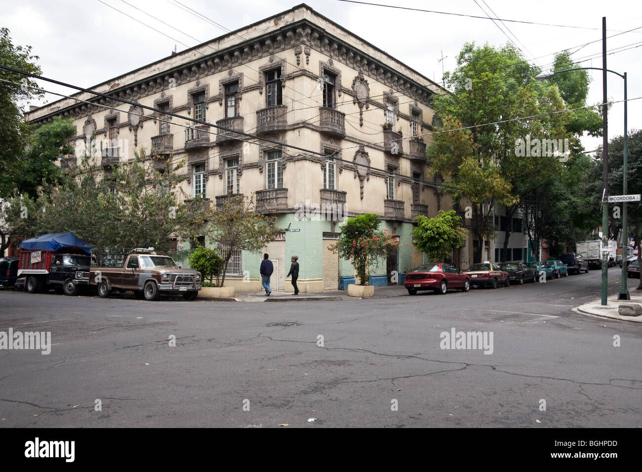 Elegante ma squallido esempio di Parisian influenzato Belle Epoch Architettura in Roma quartiere di Città del Messico Foto Stock