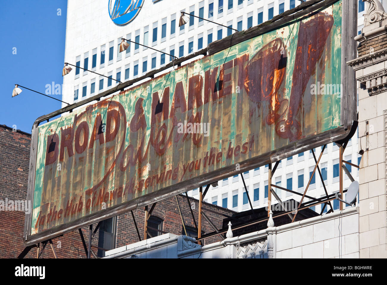 Vintage Ampia e il tabellone del mercato nel centro di Newark, NJ Foto Stock
