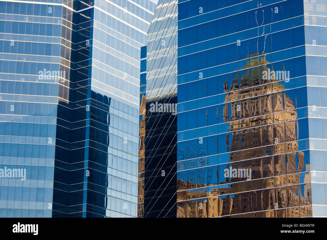 Abstract riflessioni di grattacieli in downtown Newark, NJ Foto Stock