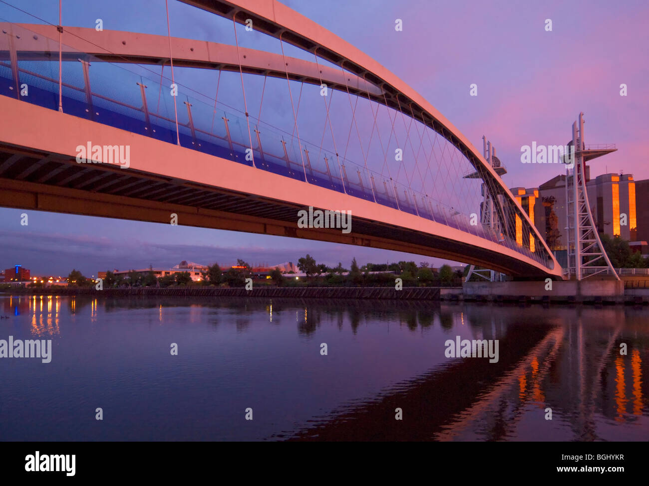 Millennium bridge a Salford Quays Greater Manchester Lancashire Inghilterra GB UK EU Europe Foto Stock