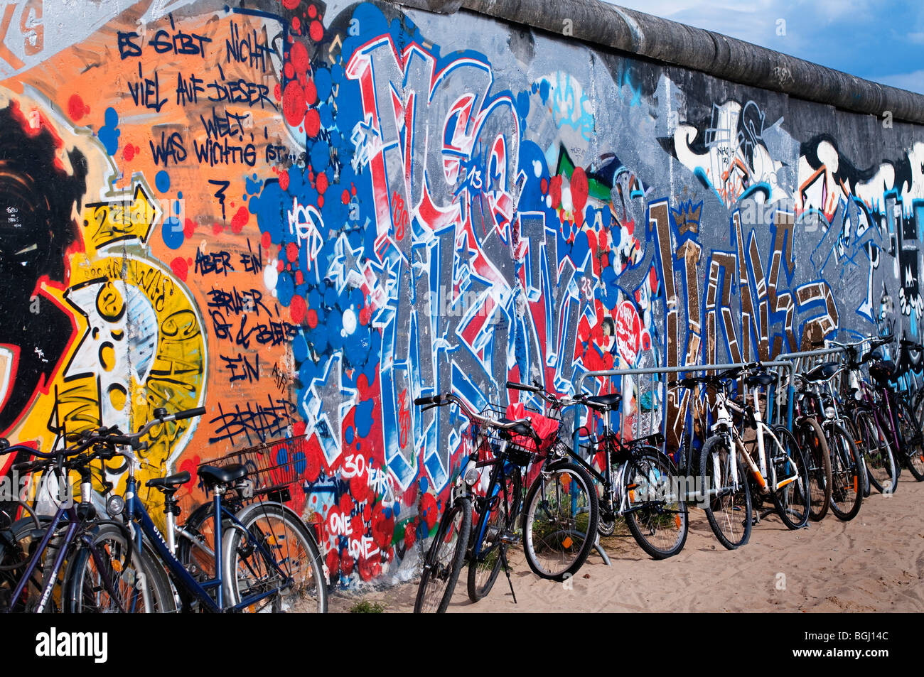 Muro di Berlino arte e graffiti,Bernauer Strasse, Berlino, Germania Foto Stock