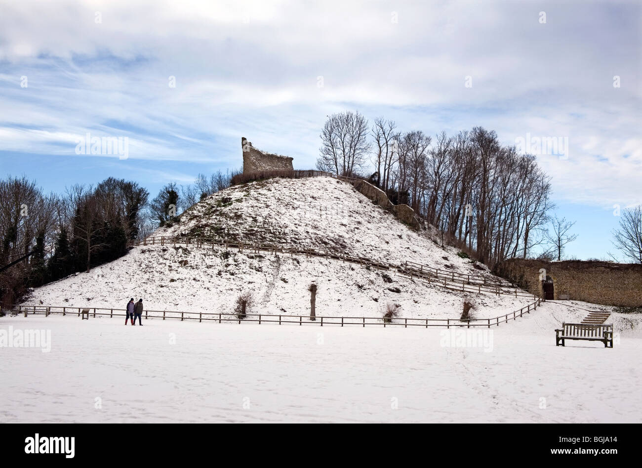 Clare Castle rovine, Suffolk, Gran Bretagna nella neve. Fotografata da 2010 Foto Stock