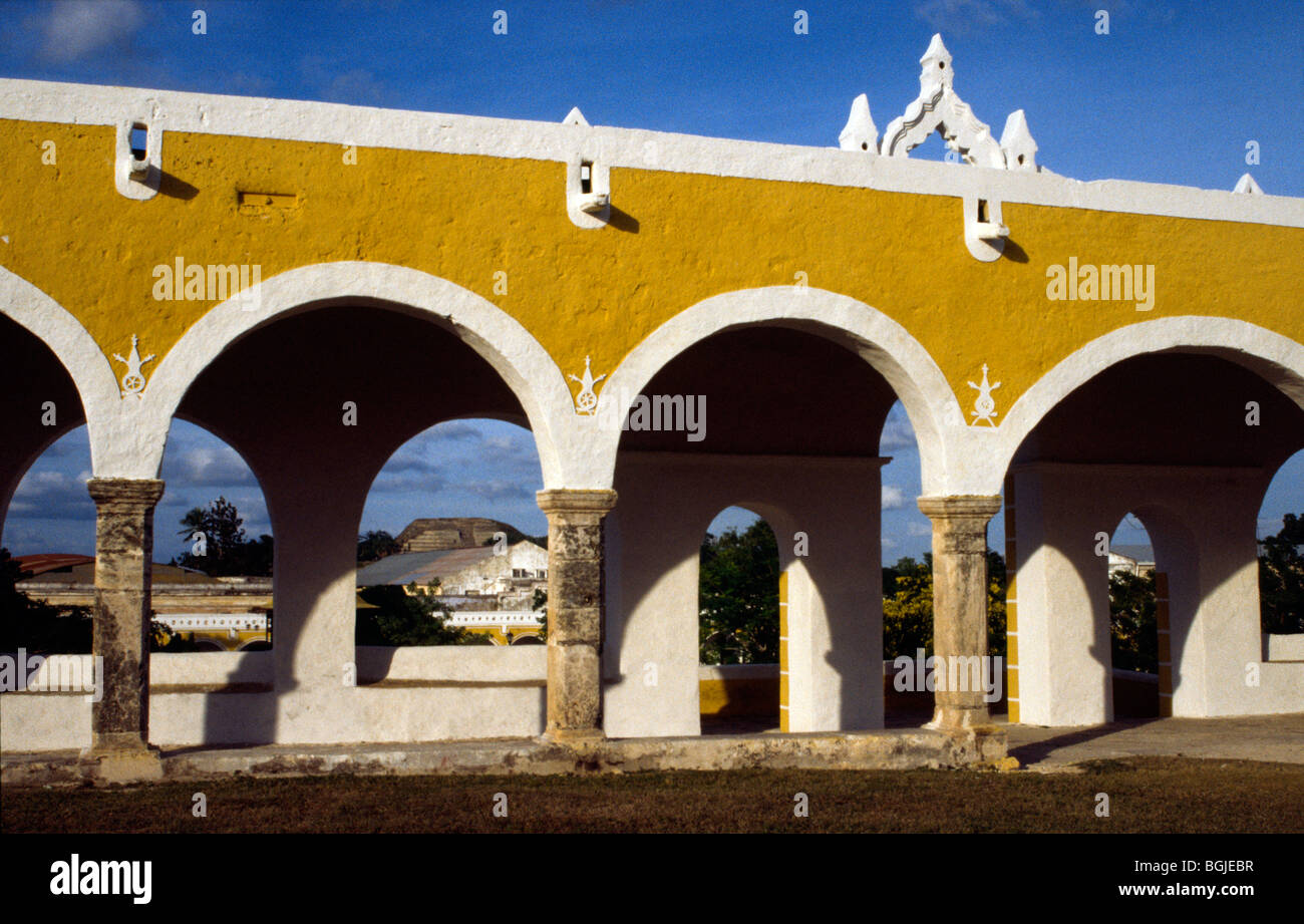 Monastero di San Antonio di Padova (16-17 sec.), Izamal, Yucatan, Messico Foto Stock