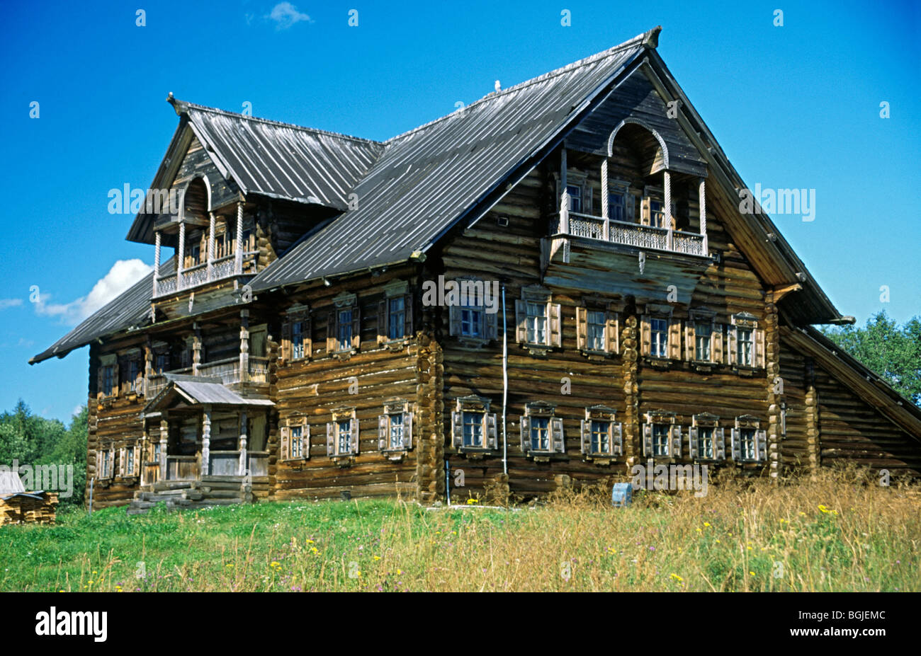 Russi tradizionali case di legno (19th-inizio XX secolo), Vasilevo, isola di Kizhi, Lago Onega, Carelia, Russia Foto Stock