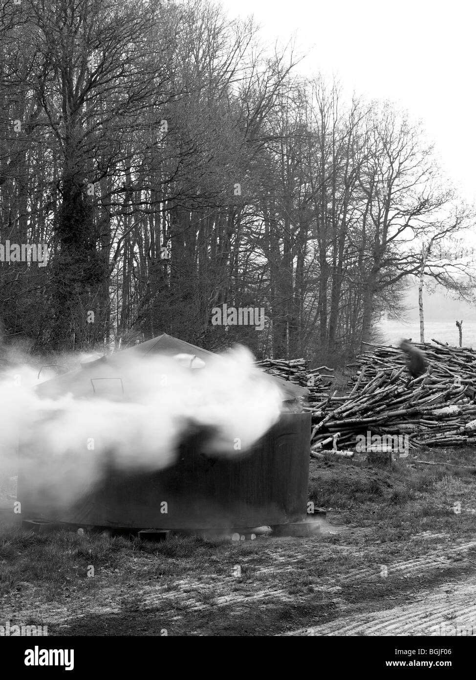 Un forno fuma come si fa carbone Foto Stock