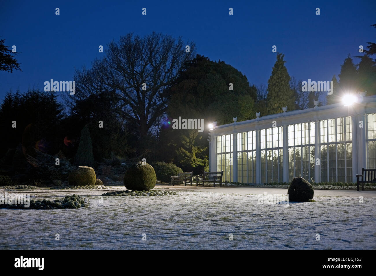 La camellia house, appena prima dell'alba : Wollaton Hall di Nottingham, Inghilterra Foto Stock