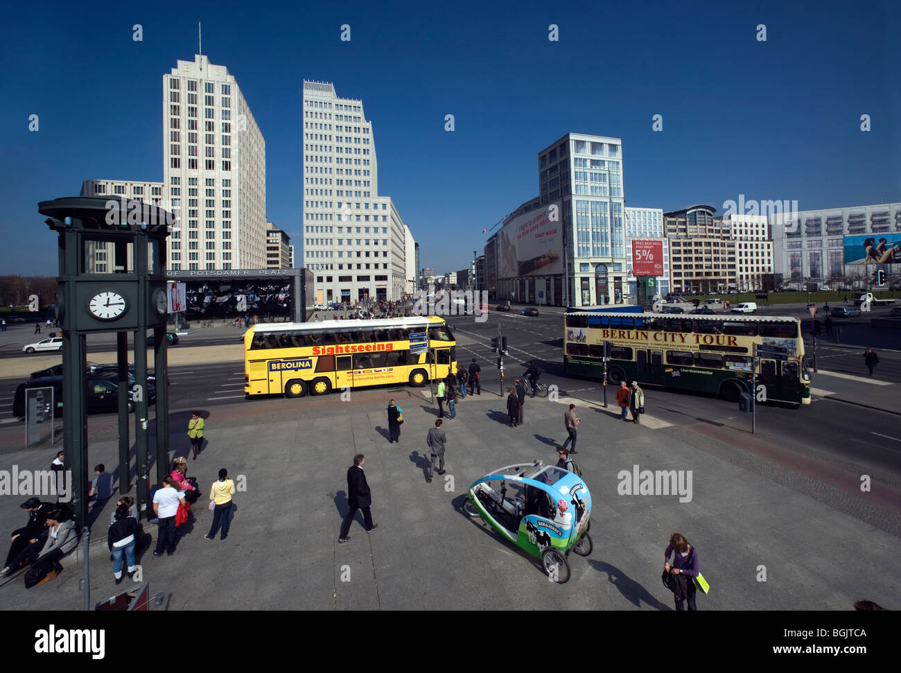 Berlino 2009 1989 DDR Germania unificata in avanti positivo storia guerra guerra fredda estremità est ovest Semaforo dividere città muro di Berlino Foto Stock