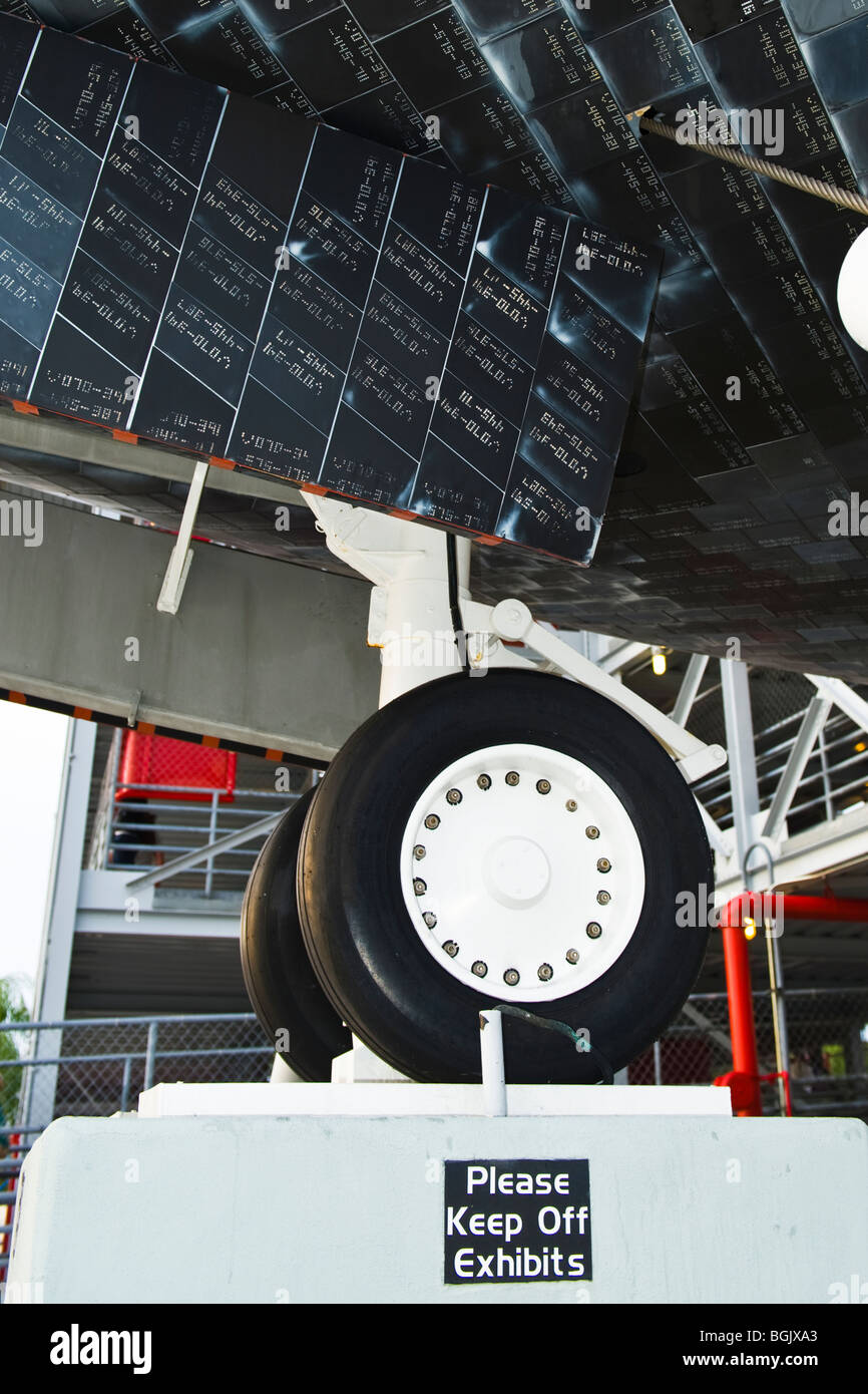 Il Centro Spaziale Kennedy Center , il sottocarro NASA space shuttle che mostra le ruote & resistente al calore dei pannelli in Teflon o piastrelle Foto Stock