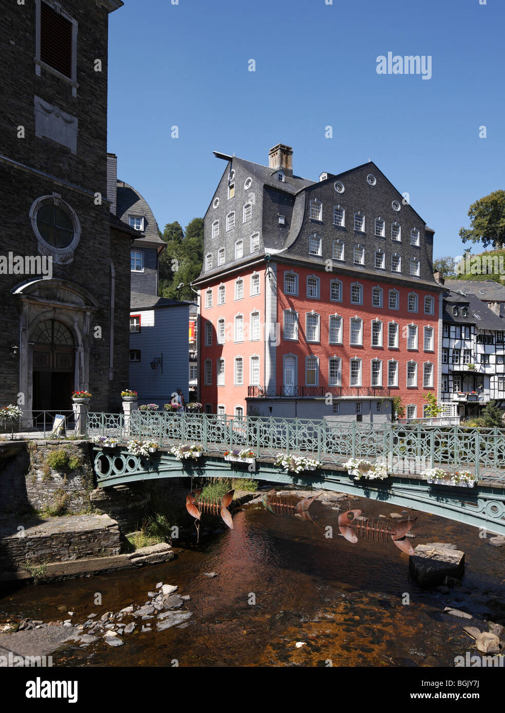 Monschau, Rotes Haus, Blick über die Rur Foto Stock