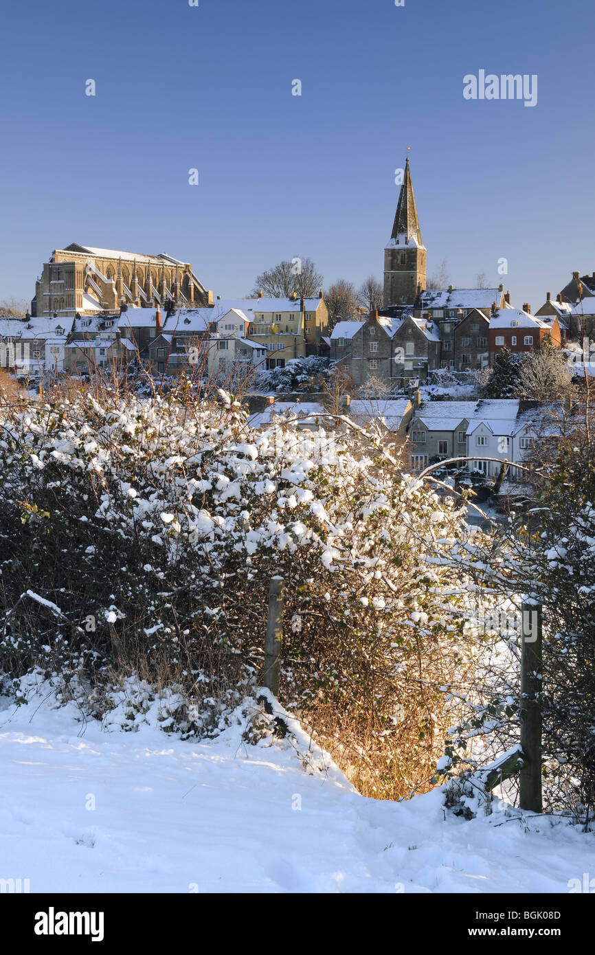 La cittadina collinare di Malmesbury sotto una coltre di neve Foto Stock