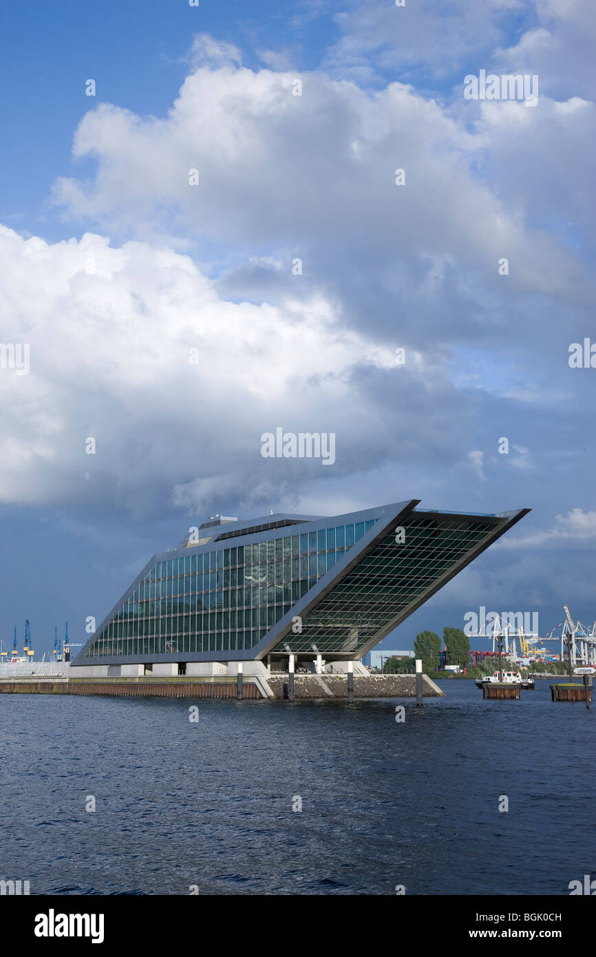 Amburgo, Teherani Haus, Das Dockland ist ein sechsgeschossiges Bürohaus in Hamburg am Fischereihafen Altona. Mit dem Bau des Geb Foto Stock