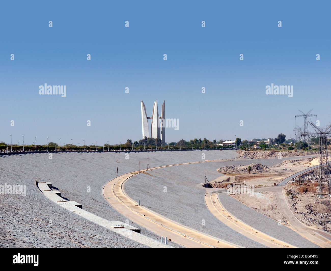 Diga di Assuan ad Aswan in Egitto meridionale che ha intrappolato tutti i coccodrilli del Nilo Rive nel lago Nasser. Foto Stock